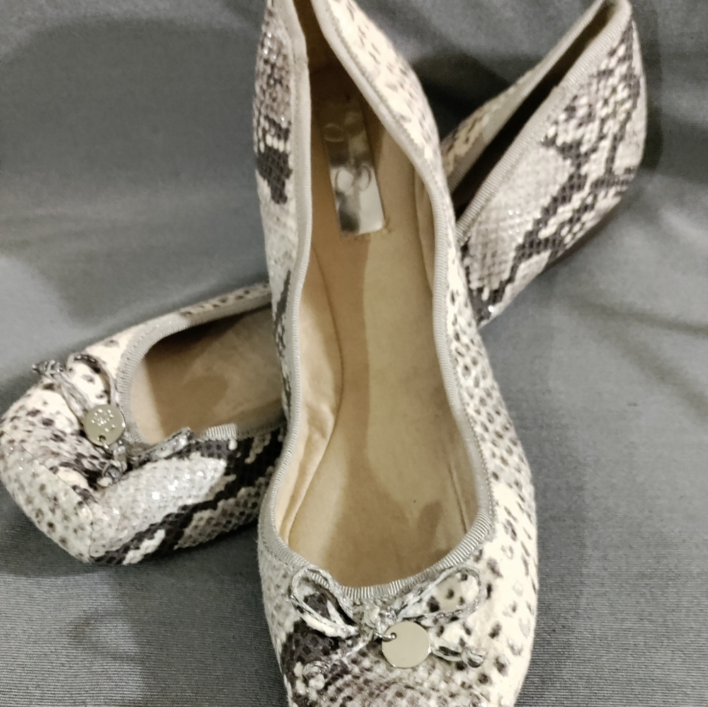 Jessica Simpson Snakeskin Slipons with bow. Size 9.5M